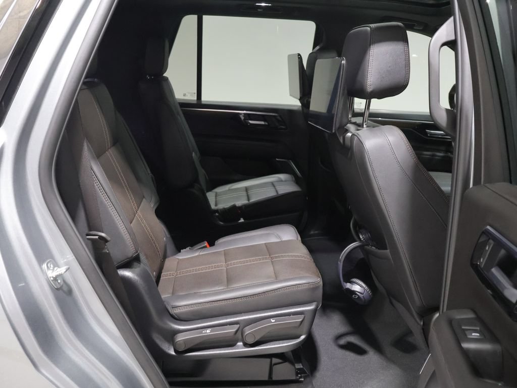 Used 2025 Chevrolet Tahoe High Country AWD/4WD image 26
