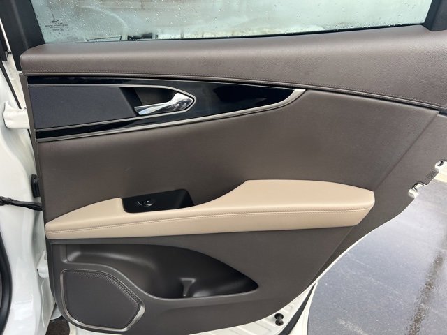 Used 2023 Lincoln Nautilus Reserve image 13