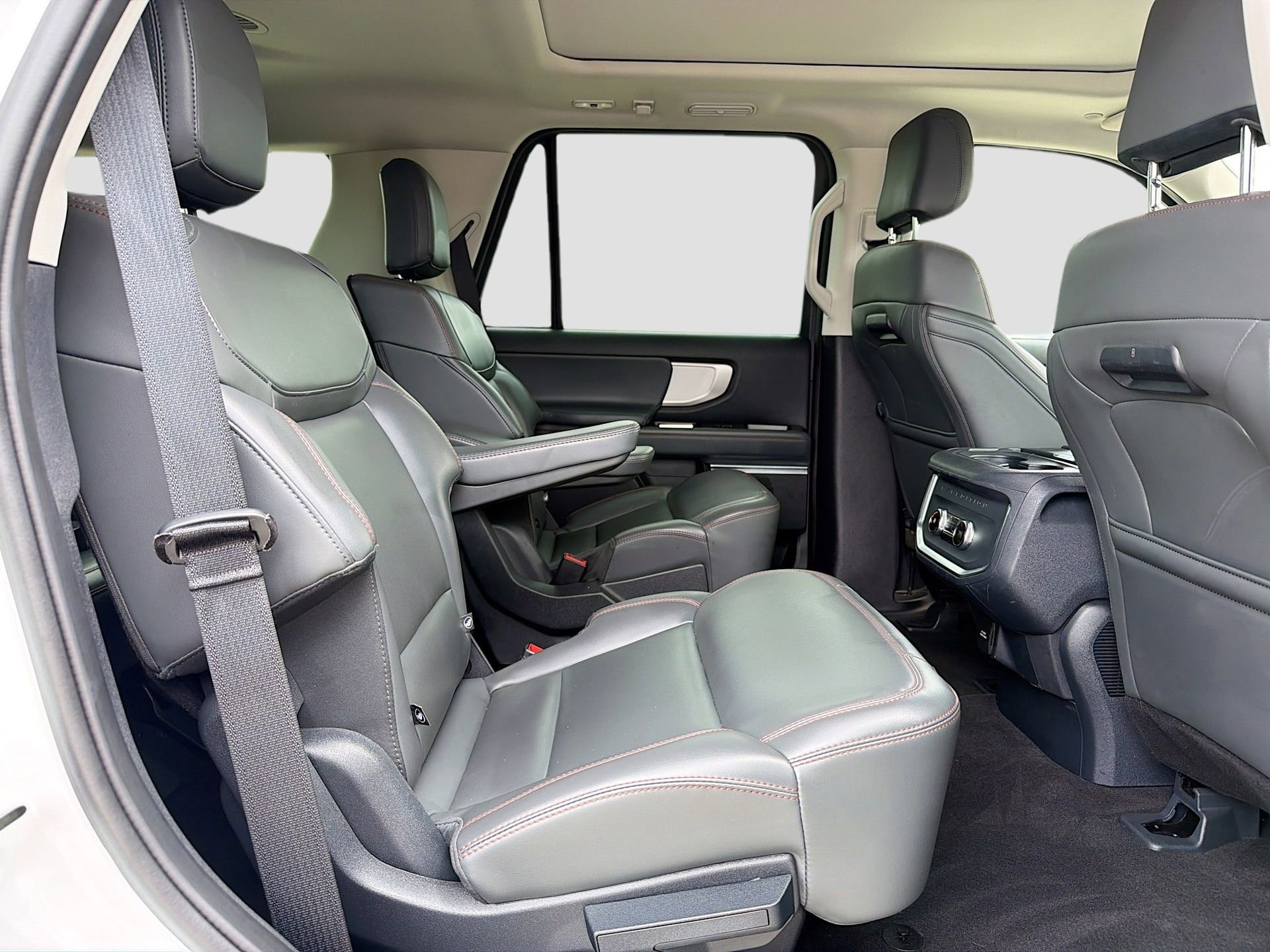 Used 2025 Ford Expedition Active AWD/4WD image 35
