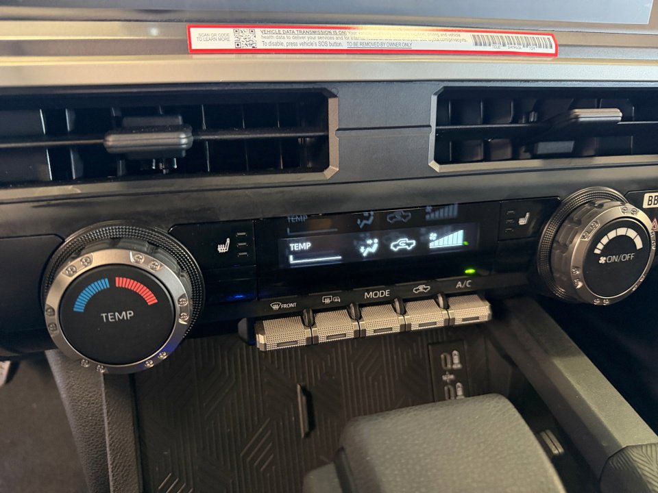 Used 2025 Toyota Tacoma SR5 AWD/4WD image 18