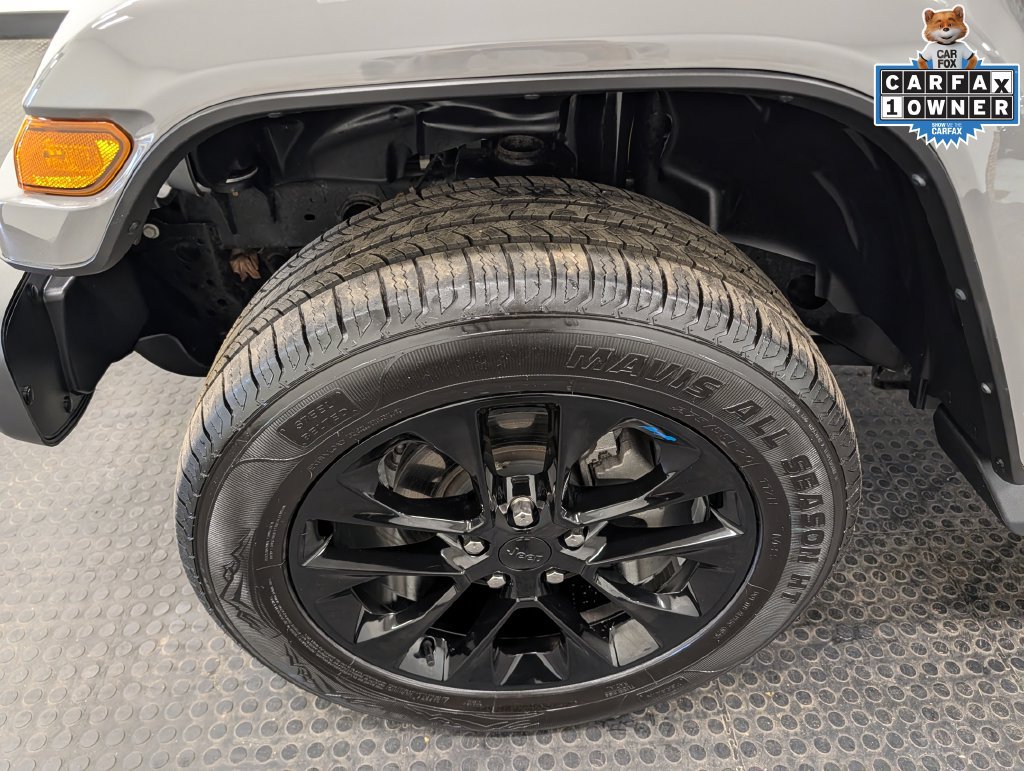 Used 2023 Jeep Wrangler Unlimited Sahara w/ Cold Weather Group AWD/4WD image 8