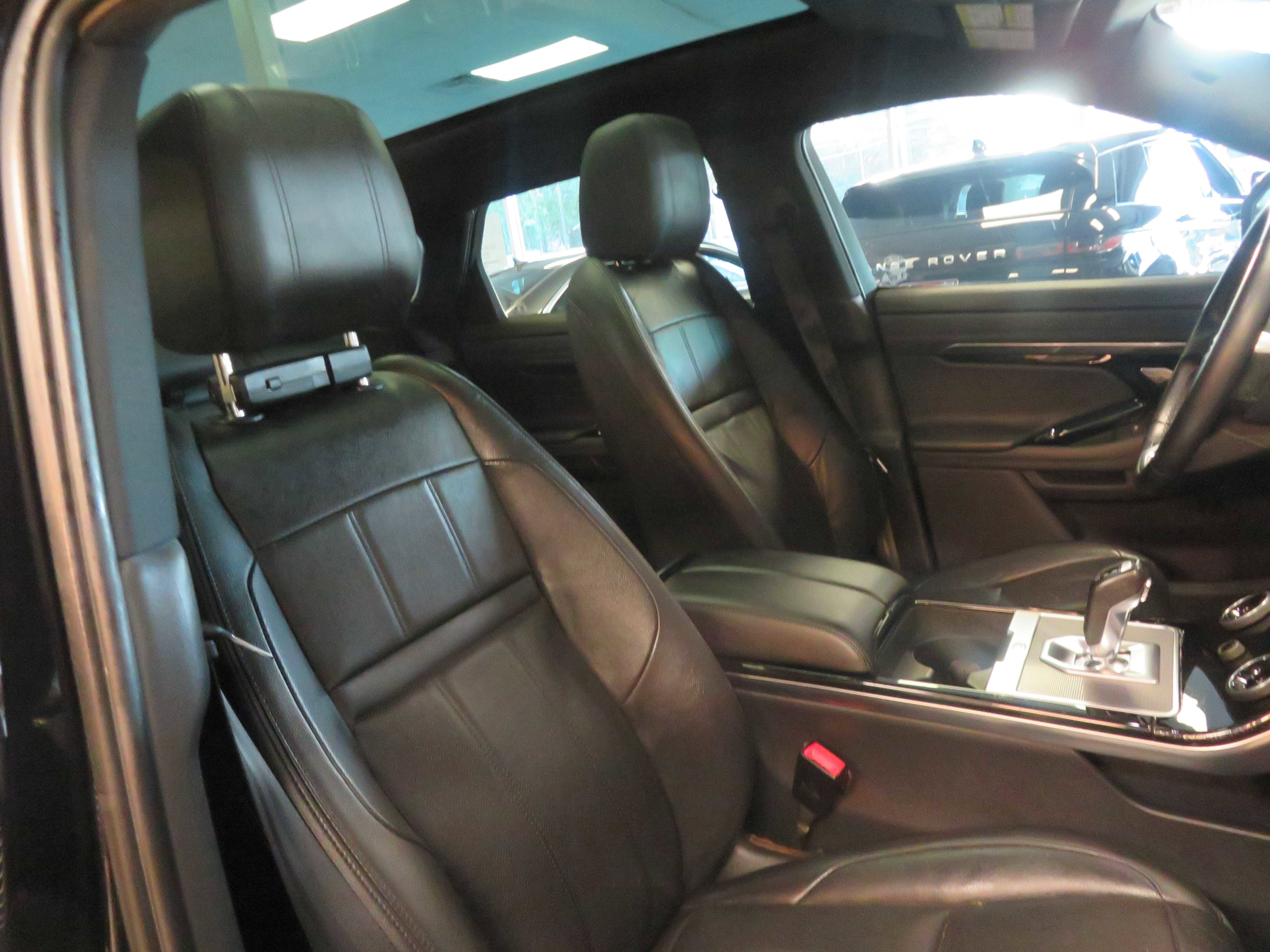 Used 2020 Land Rover Range Rover Evoque SE image 27