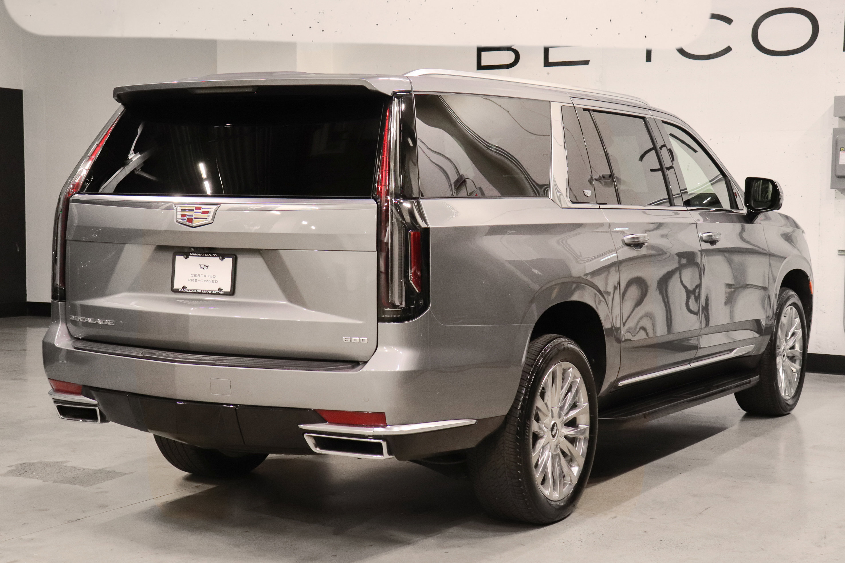 Used 2023 Cadillac Escalade ESV Premium Luxury AWD/4WD image 5