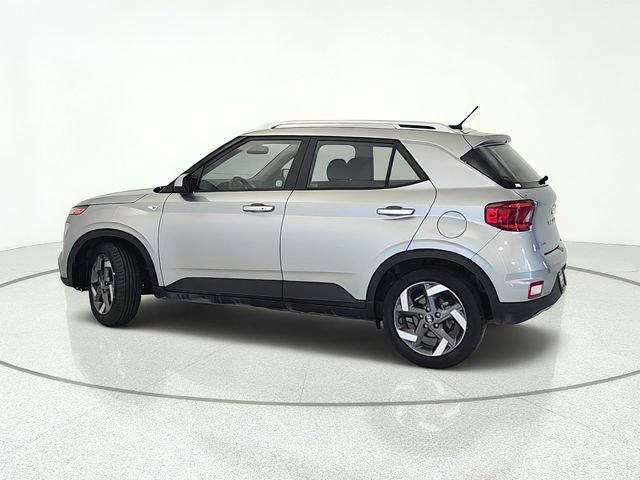 Used 2025 Hyundai Venue SEL FWD image 7