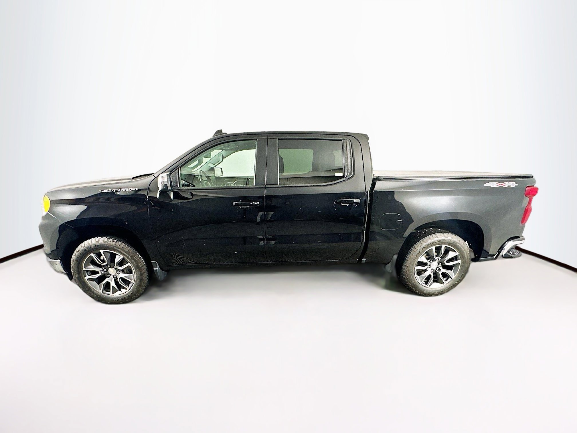 Used 2024 Chevrolet Silverado 1500 LT image 4