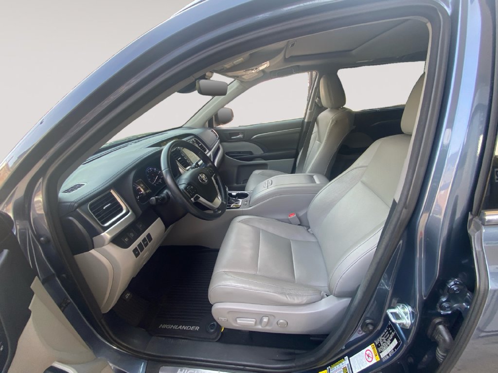 Used 2017 Toyota Highlander Limited AWD/4WD image 9