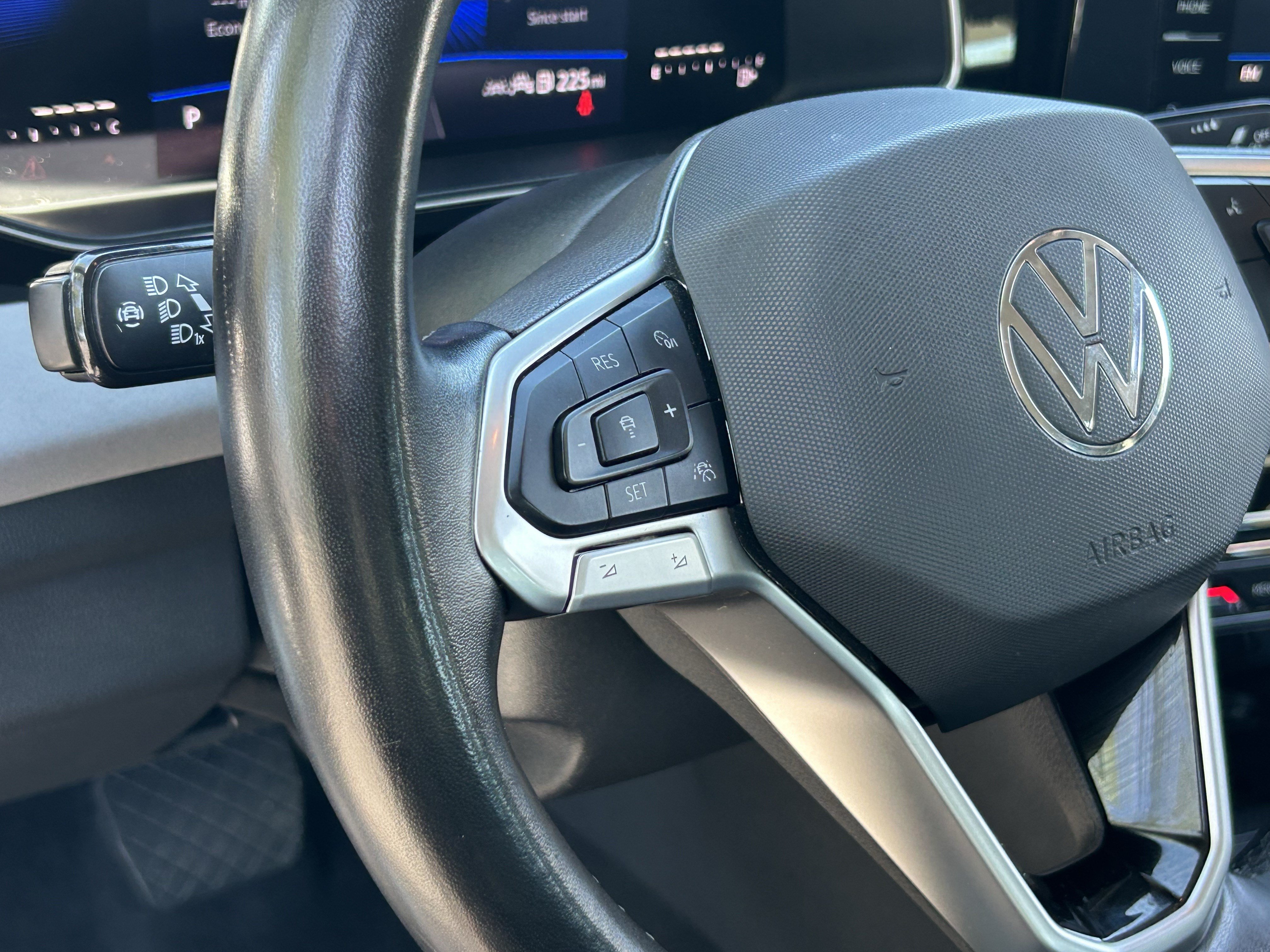 Used 2025 Volkswagen Jetta SE FWD image 28