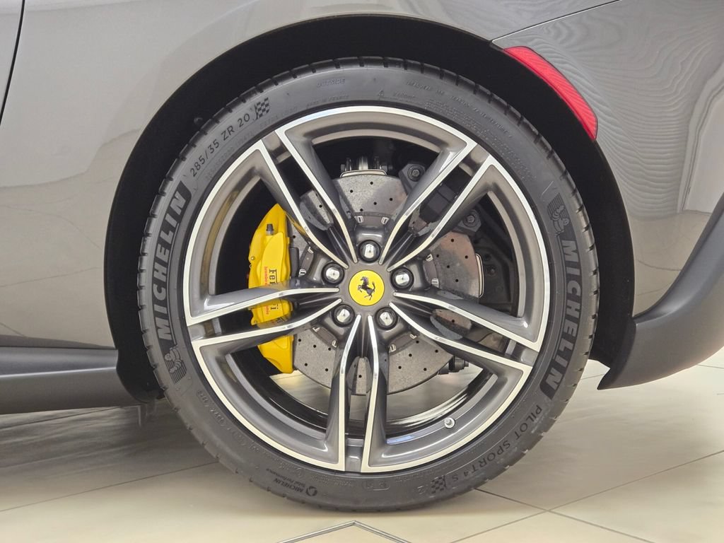 Used 2022 Ferrari Roma RWD image 15