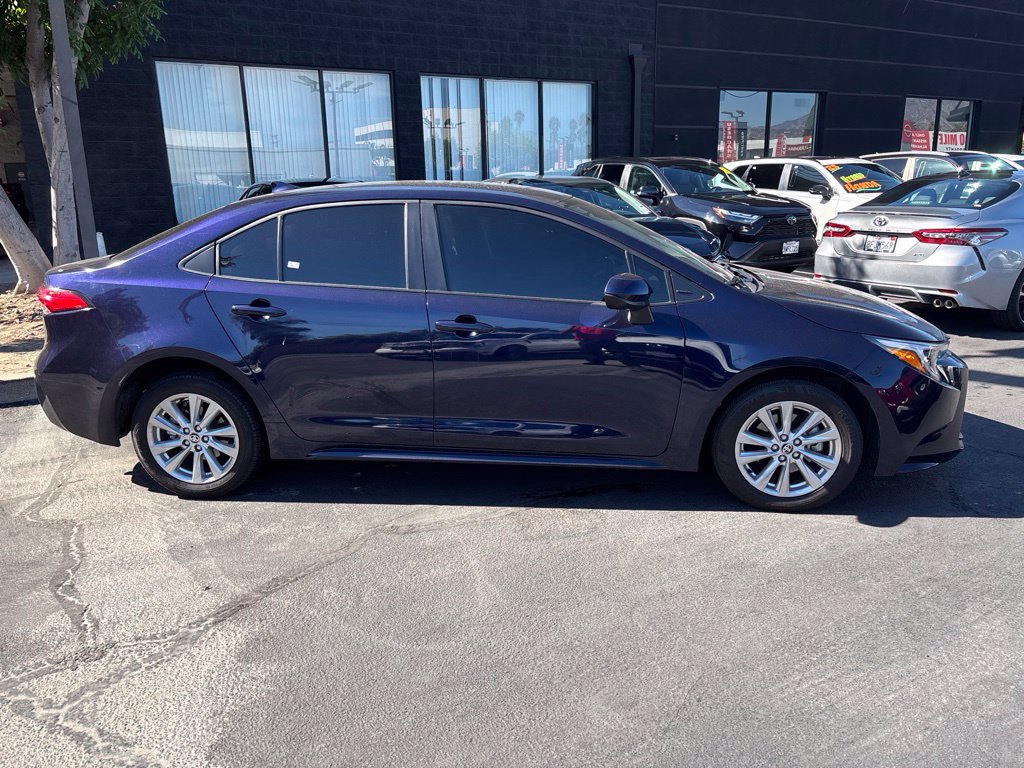 Used 2015 Toyota Prius V Two FWD image 3