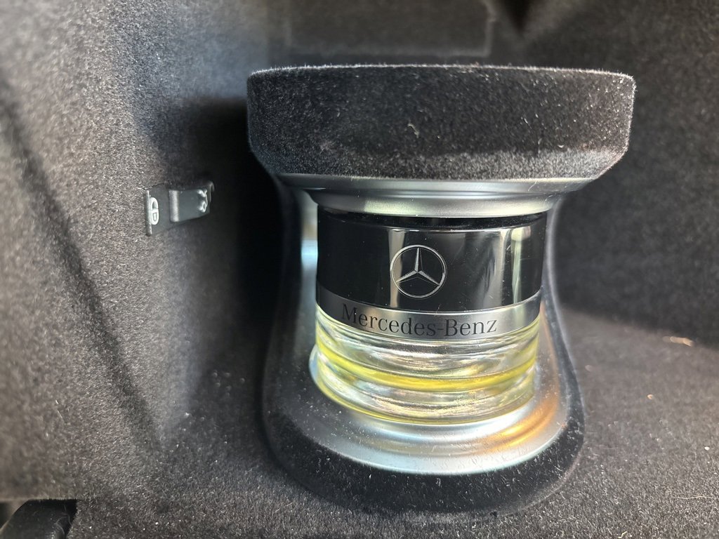 Used 2017 Mercedes-Benz E 300 image 27