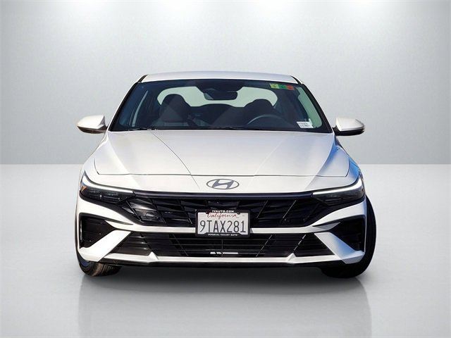 Used 2025 Hyundai Elantra SE image 2