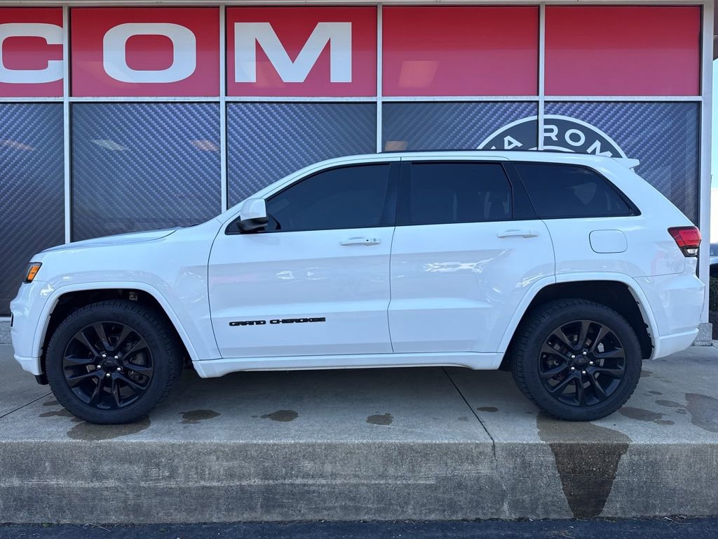 Used 2018 Jeep Grand Cherokee Altitude image 15