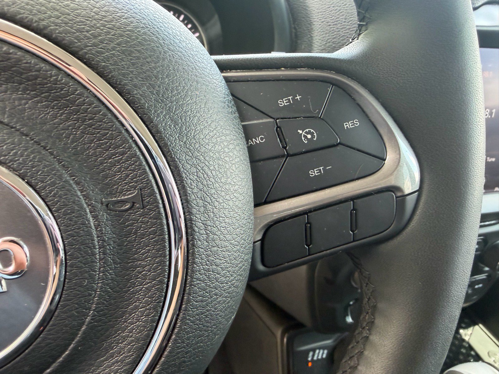 Used 2022 Jeep Renegade Latitude AWD/4WD image 33