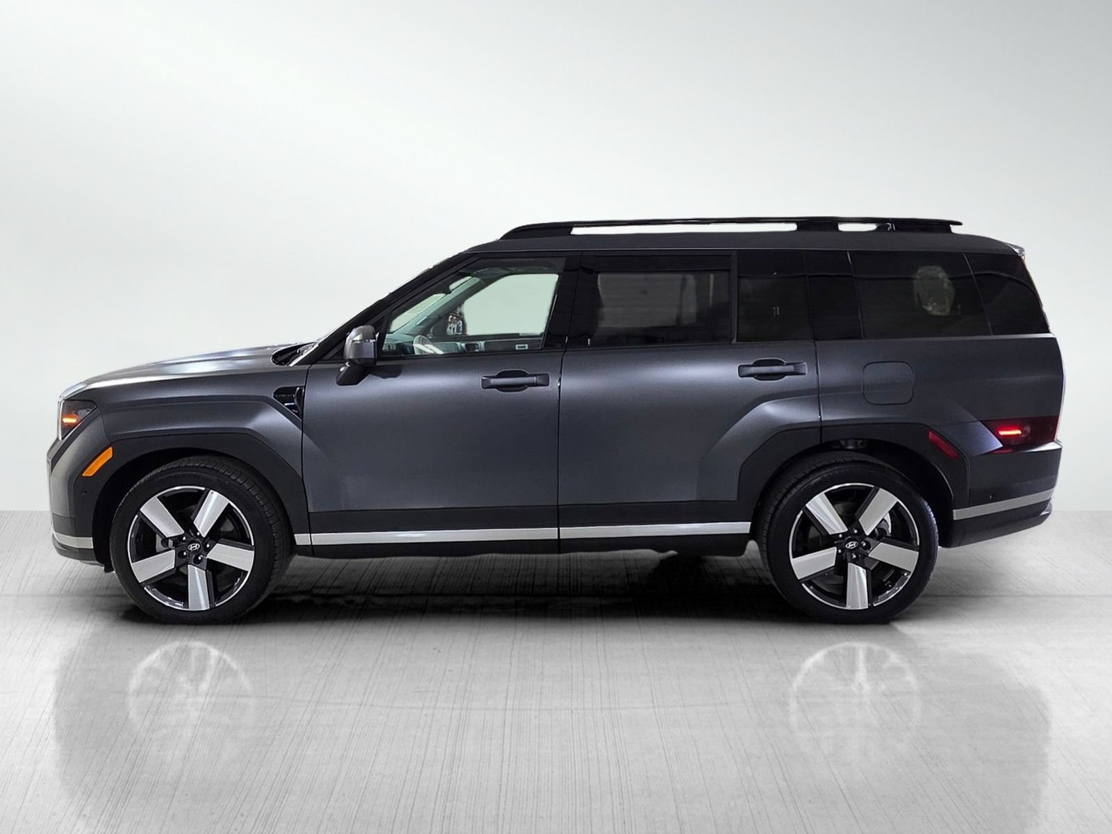 Certified 2025 Hyundai Santa Fe Limited FWD image 4