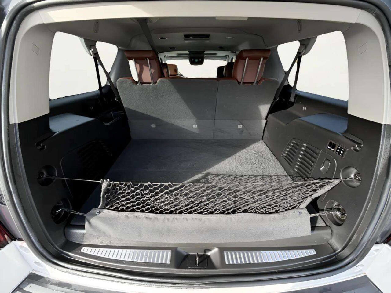 Used 2019 Chevrolet Suburban Premier w/ Premier Plus Edition image 8