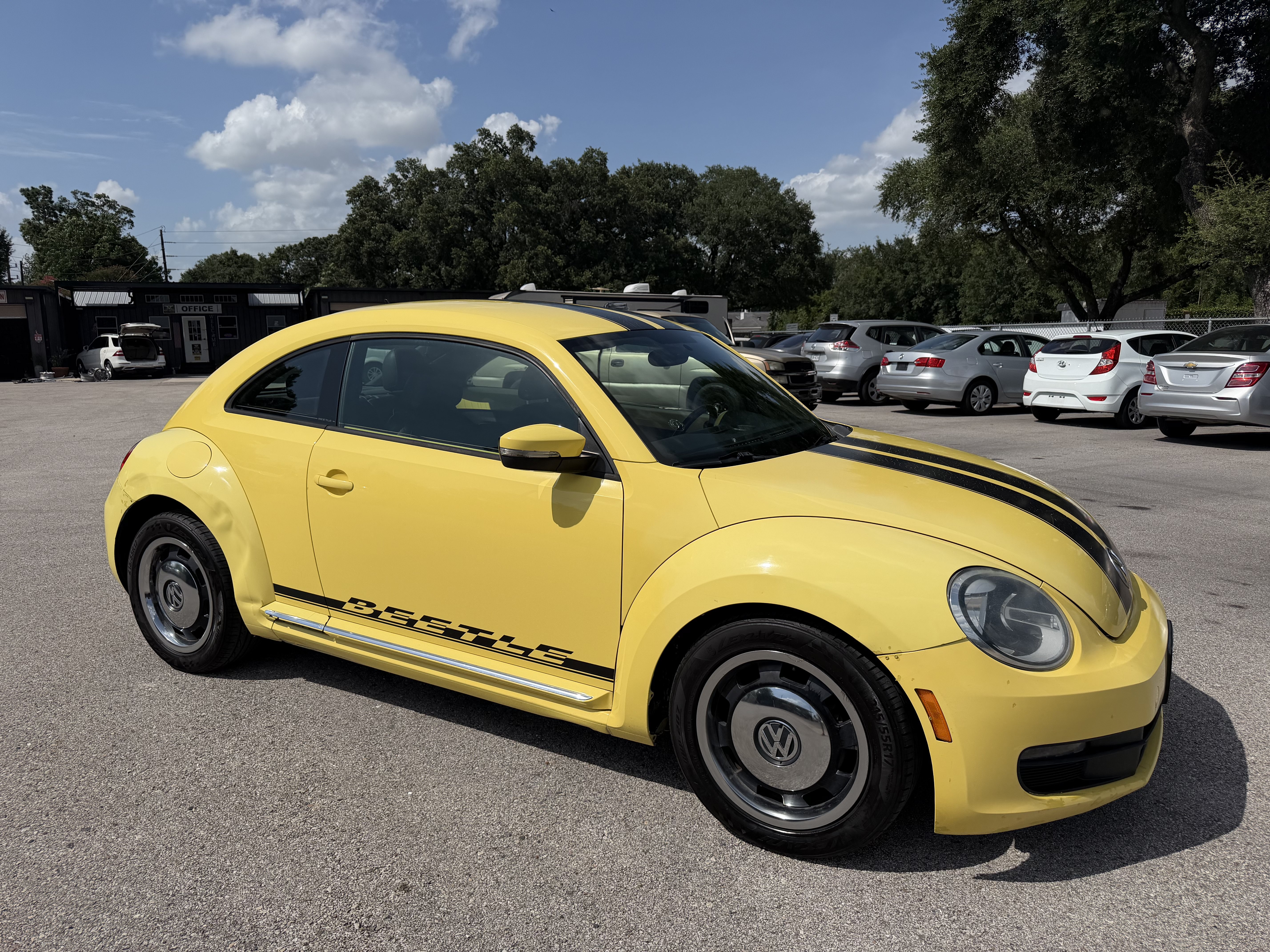 Used 2012 Volkswagen Beetle 2.5 FWD image 2