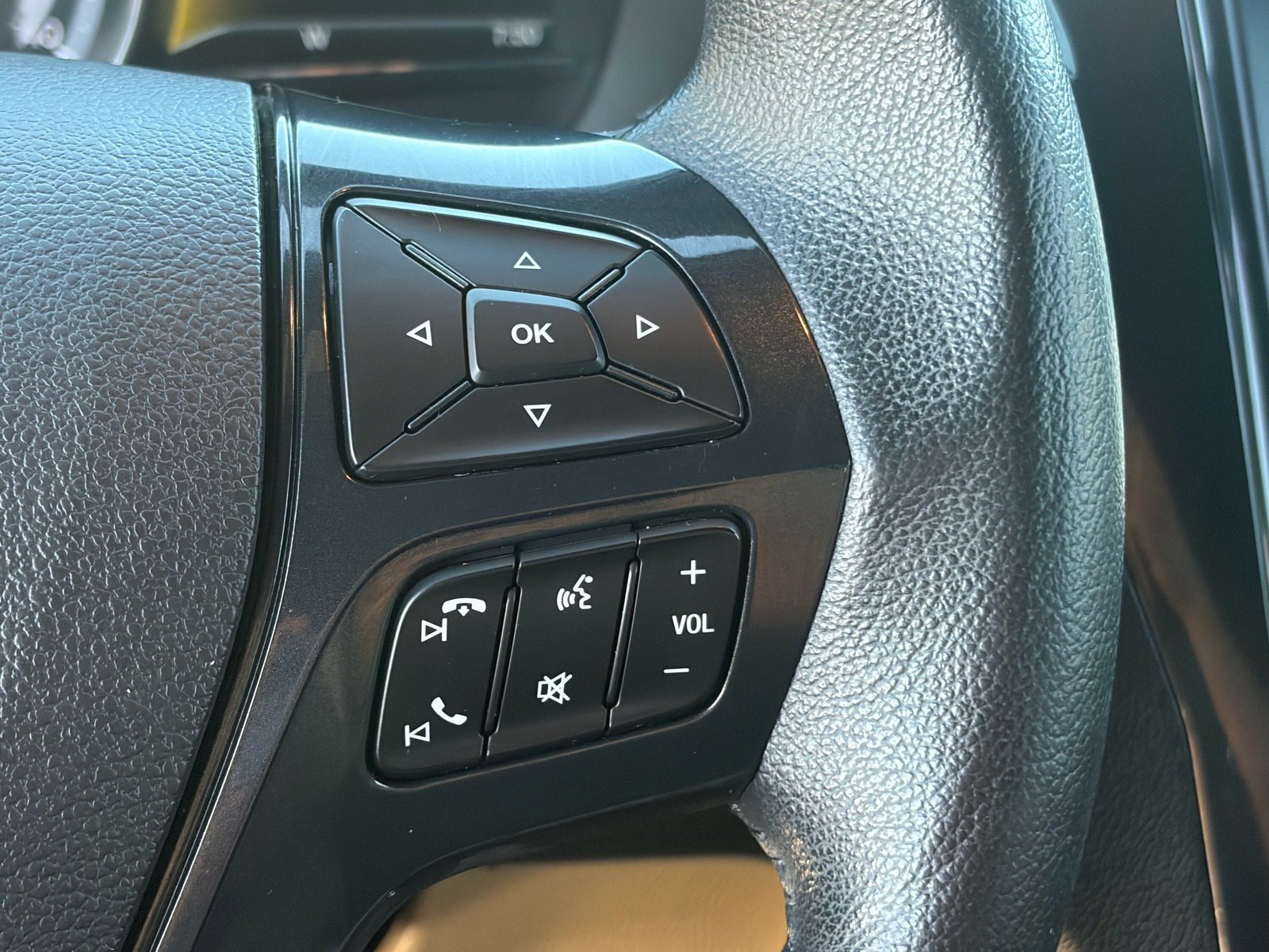 Used 2017 Ford Explorer XLT w/ Equipment Group 202A FWD image 17