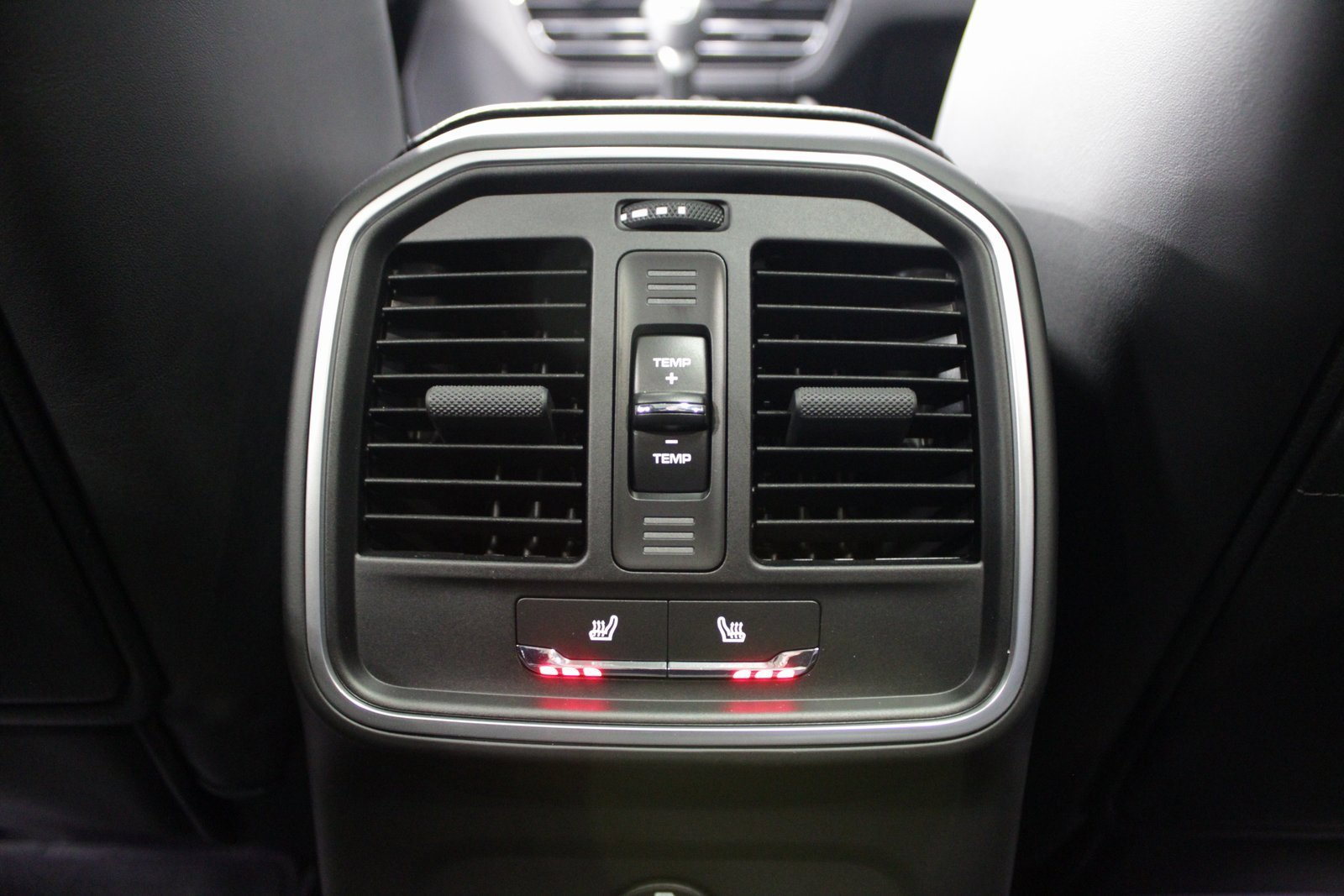 New 2026 Porsche Macan image 20