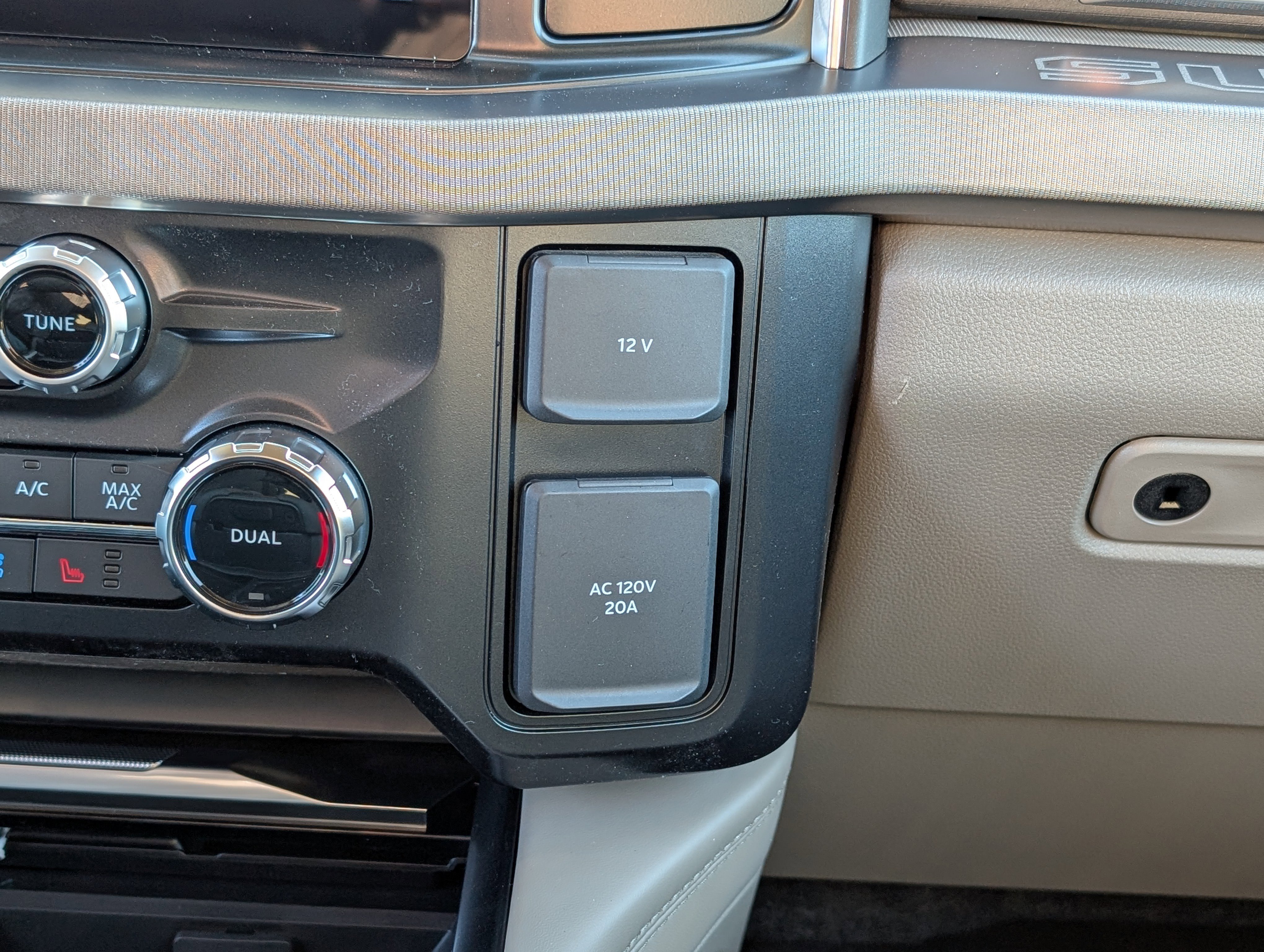 New 2026 Ford F450 Platinum w/ Platinum Plus Package image 28