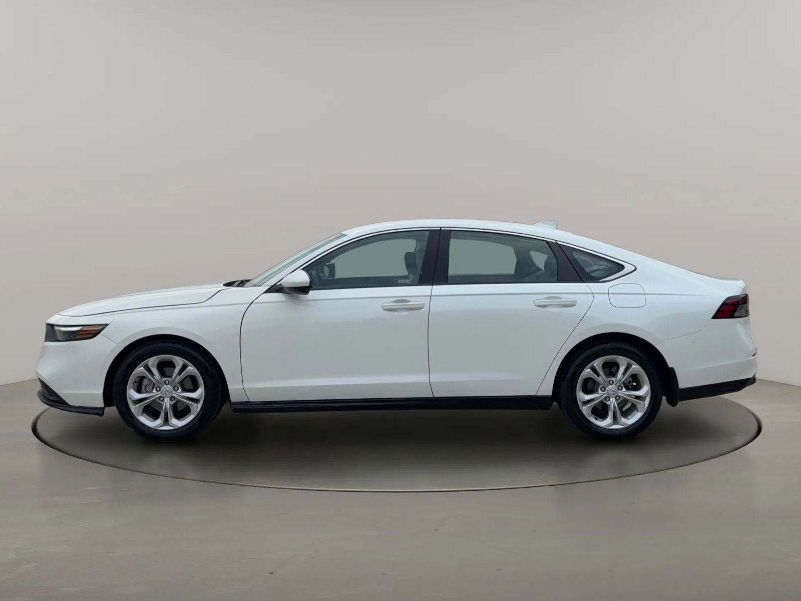 Used 2024 Honda Accord LX image 2