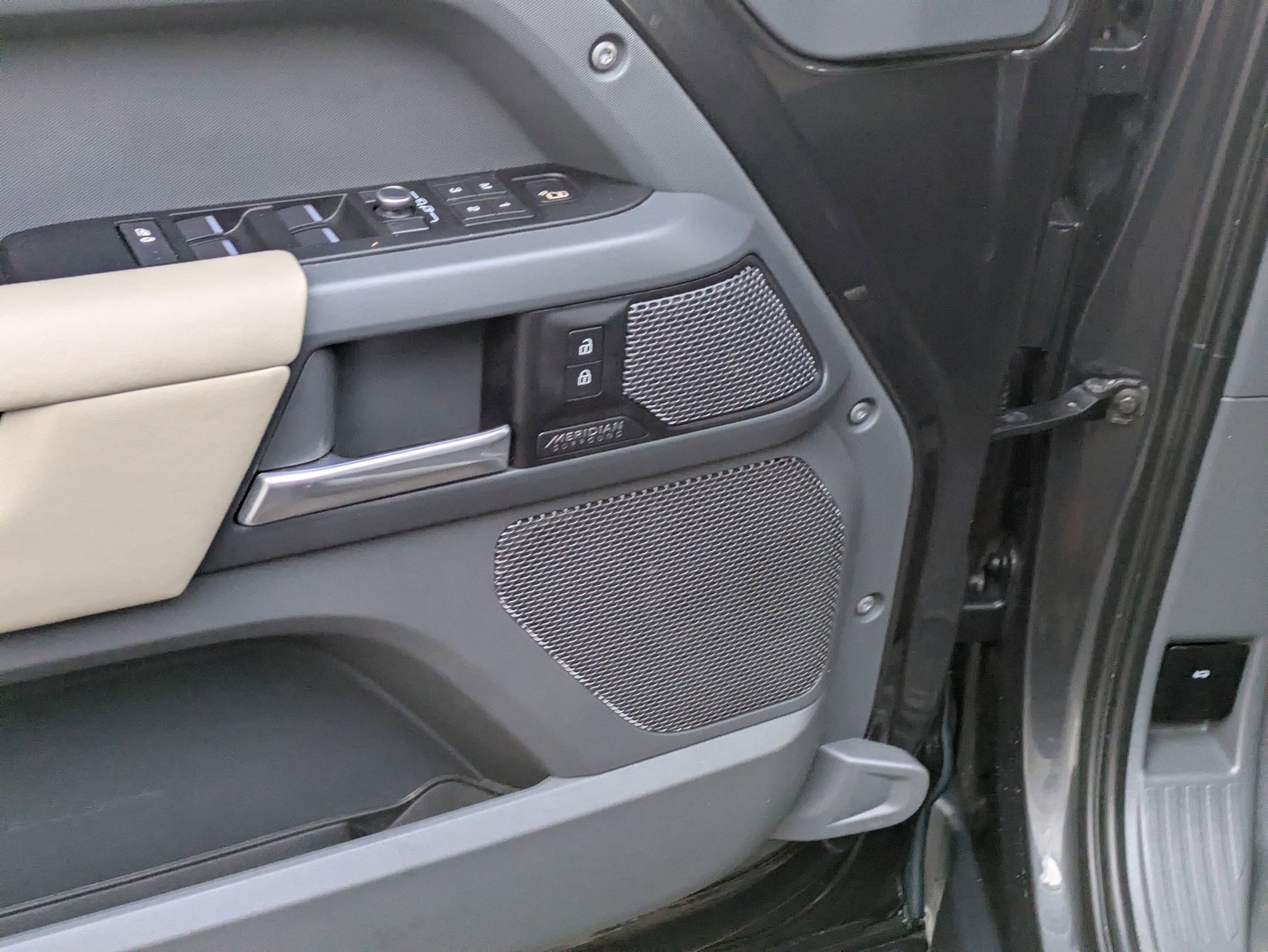 Used 2022 Land Rover Defender 110 X-Dynamic HSE image 13