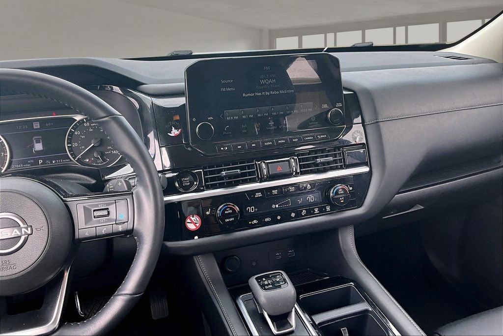 Used 2025 Nissan Pathfinder SL image 9