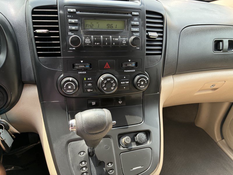 Used 2008 Hyundai Entourage GLS FWD image 10