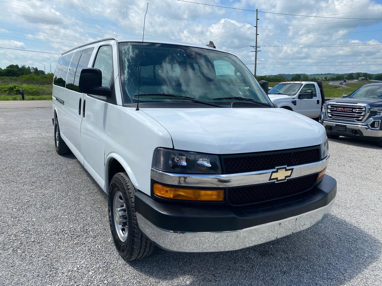 Used 2020 Chevrolet Express 3500 LT w/ LT Preferred Equipment Group RWD image 3