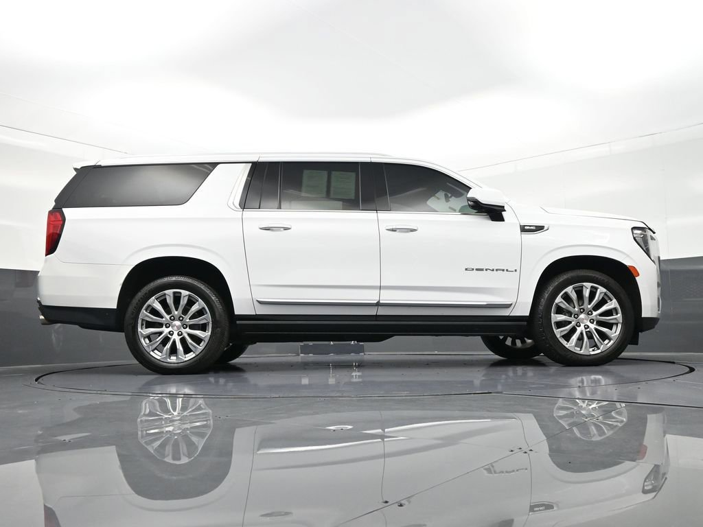 Used 2022 GMC Yukon XL Denali w/ Denali Premium Package image 30