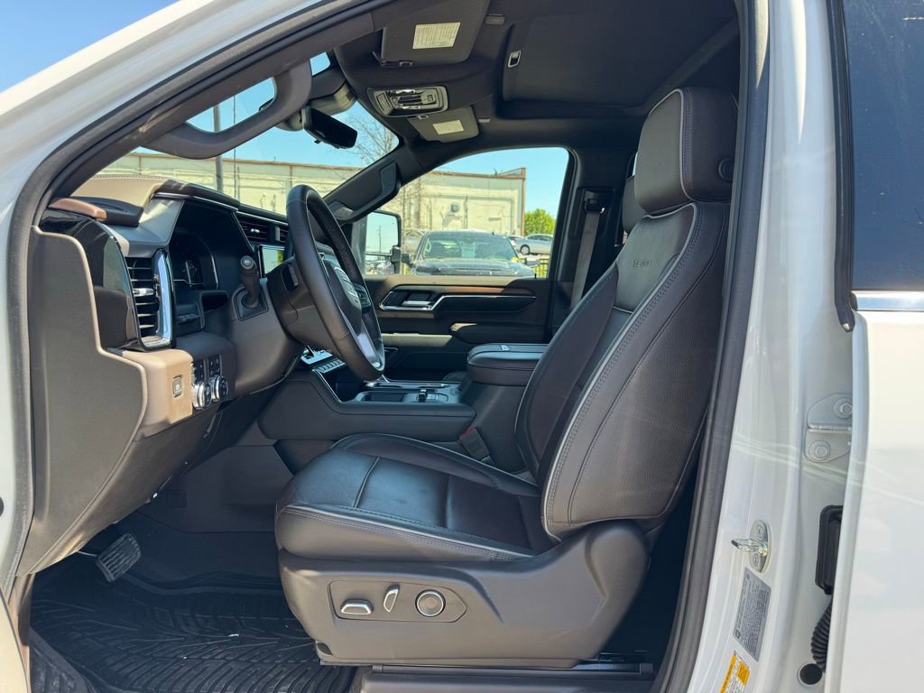 Used 2024 GMC Sierra 3500 Denali w/ Denali Reserve Package image 16
