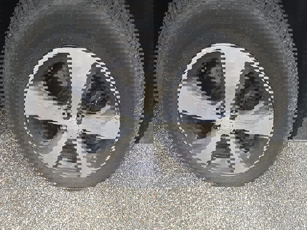 Used 2019 Jeep Cherokee Limited image 9