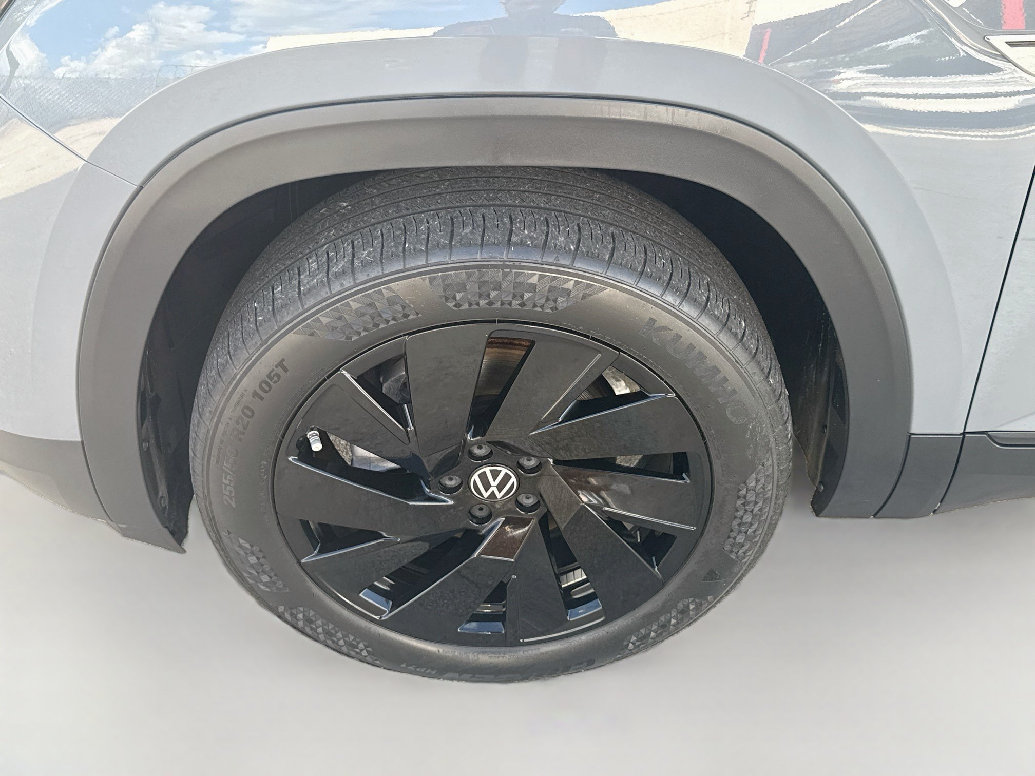 Certified 2024 Volkswagen Atlas Cross Sport SE FWD image 36