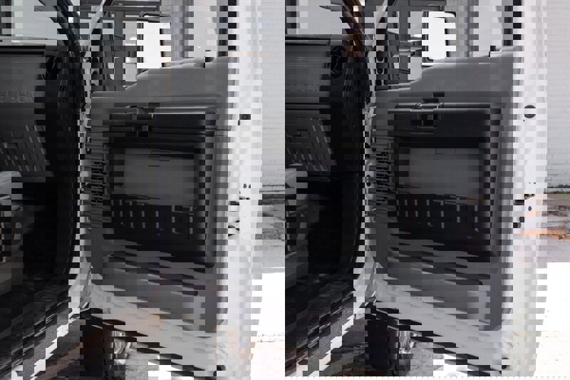 Used 2015 Ford F550 4x4 Regular Cab Super Duty image 25