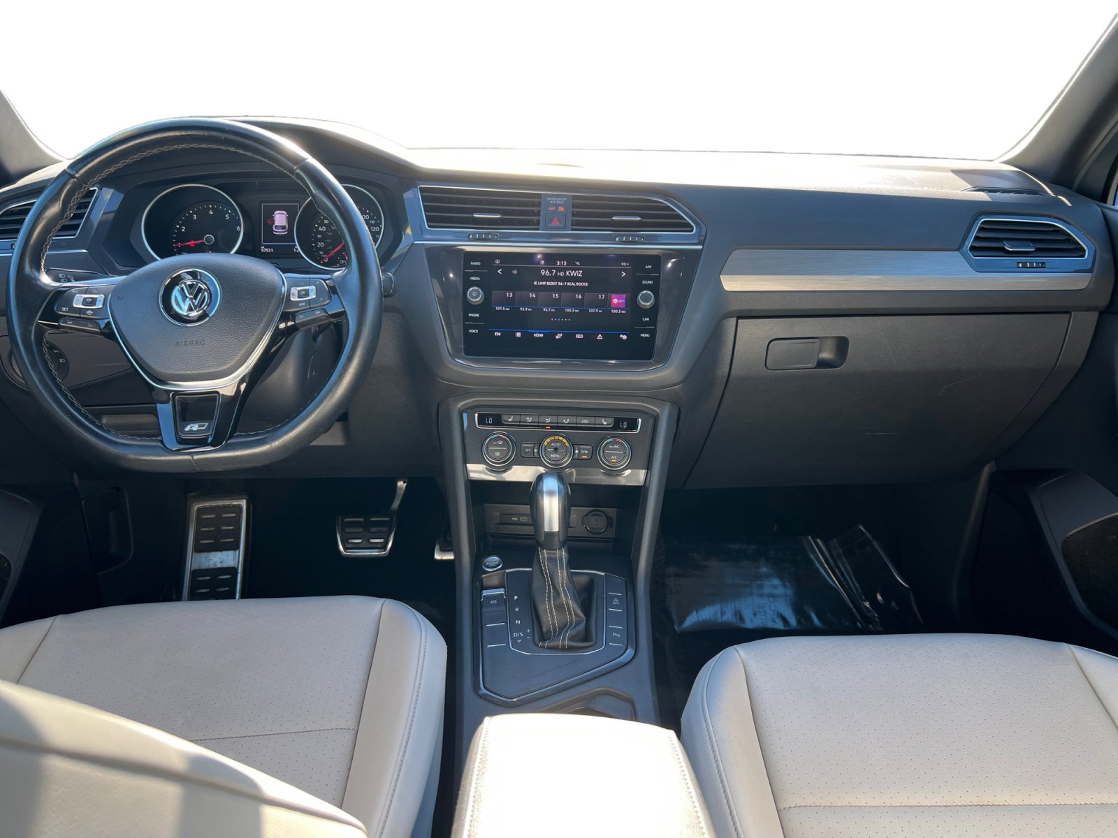 Used 2021 Volkswagen Tiguan SE R-Line FWD image 10