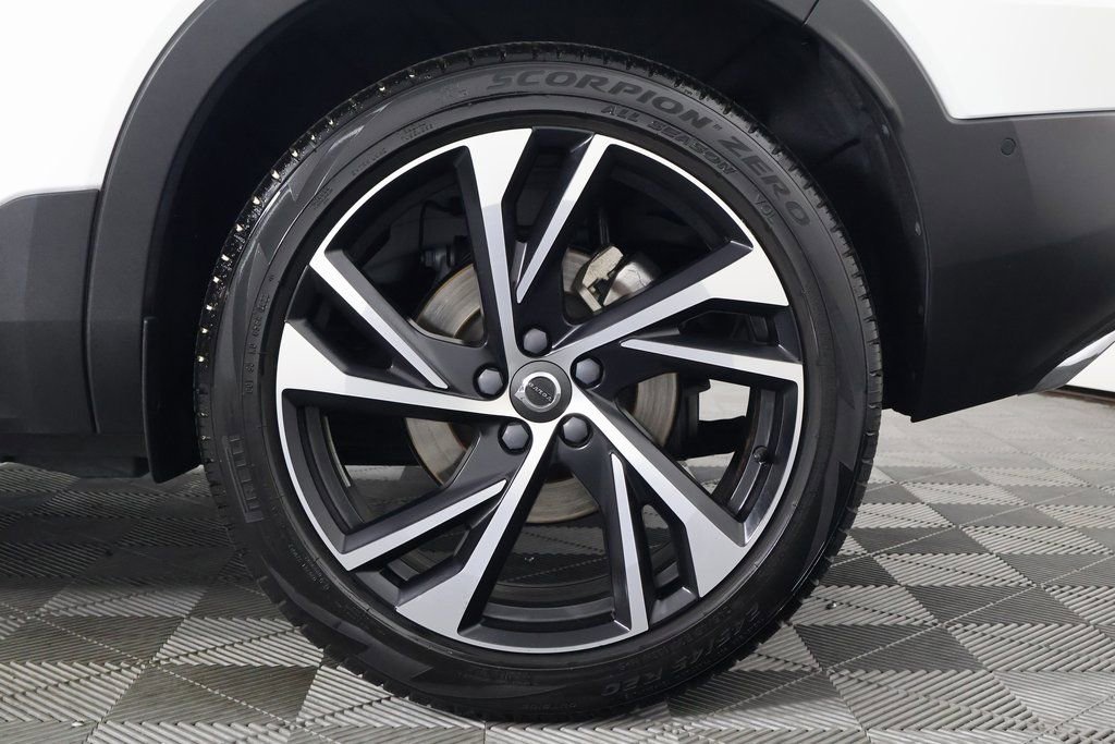 Used 2019 Volvo XC40 T5 R-Design image 16