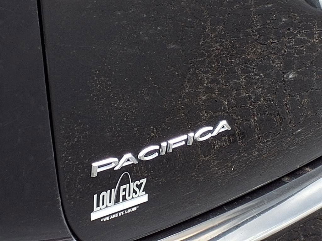 Used 2023 Chrysler Pacifica Touring-L image 26