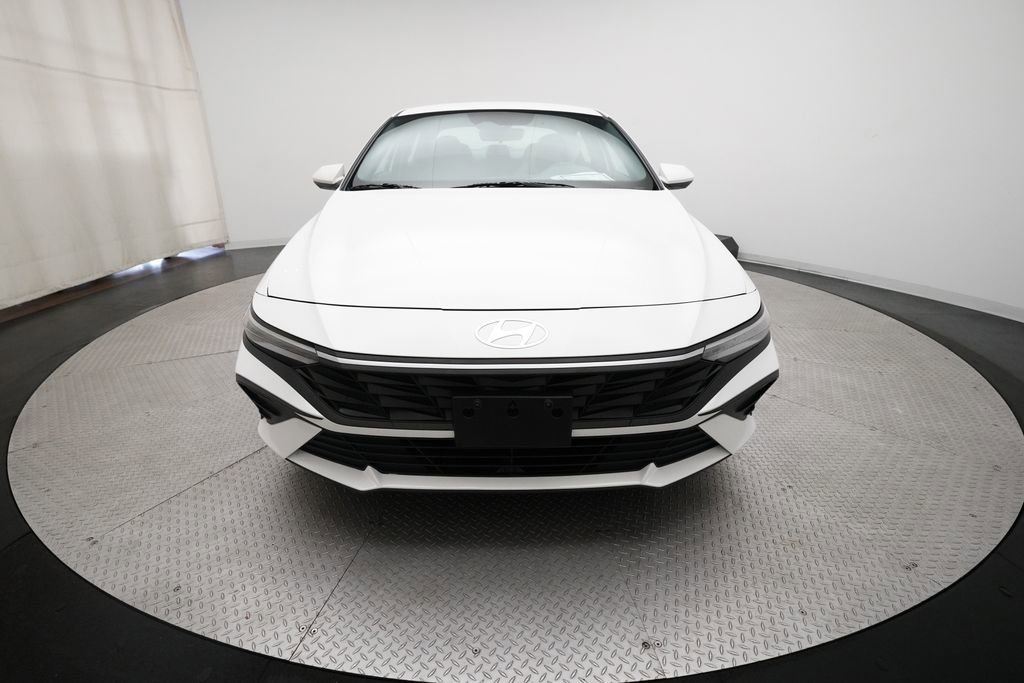 Used 2024 Hyundai Elantra SEL FWD image 11