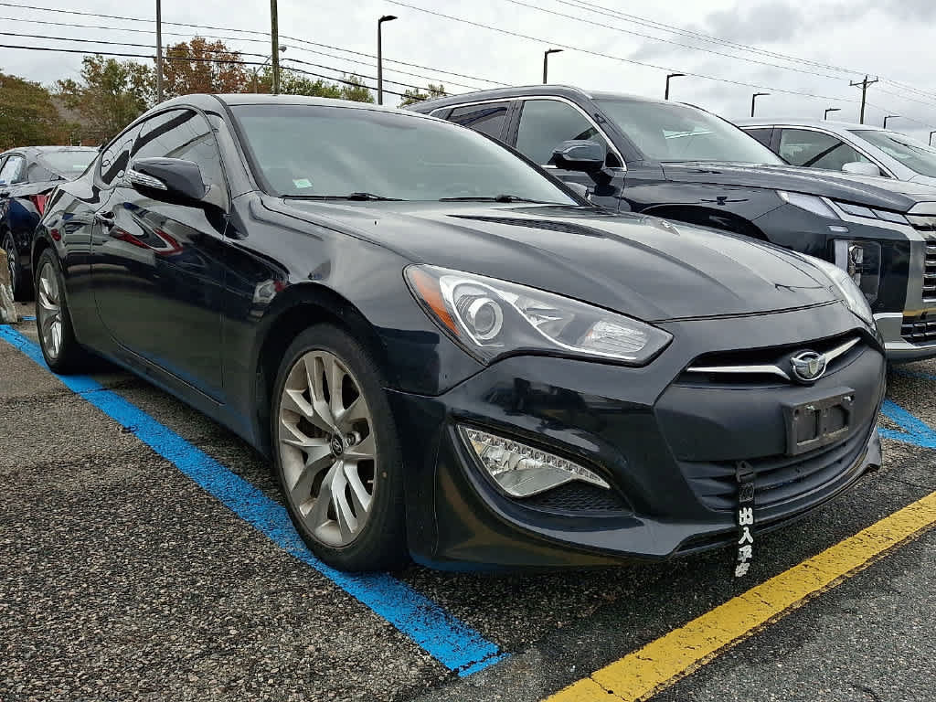 Used 2016 Hyundai Genesis 3.8 RWD image 2