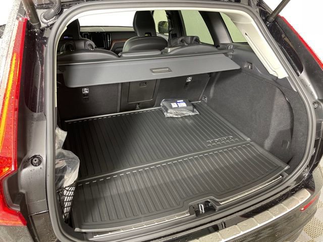 Certified 2024 Volvo XC60 T8 Plus w/ Protection Package Premier image 38