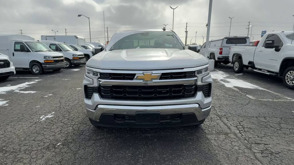 Used 2022 Chevrolet Silverado 1500 LT AWD/4WD image 3