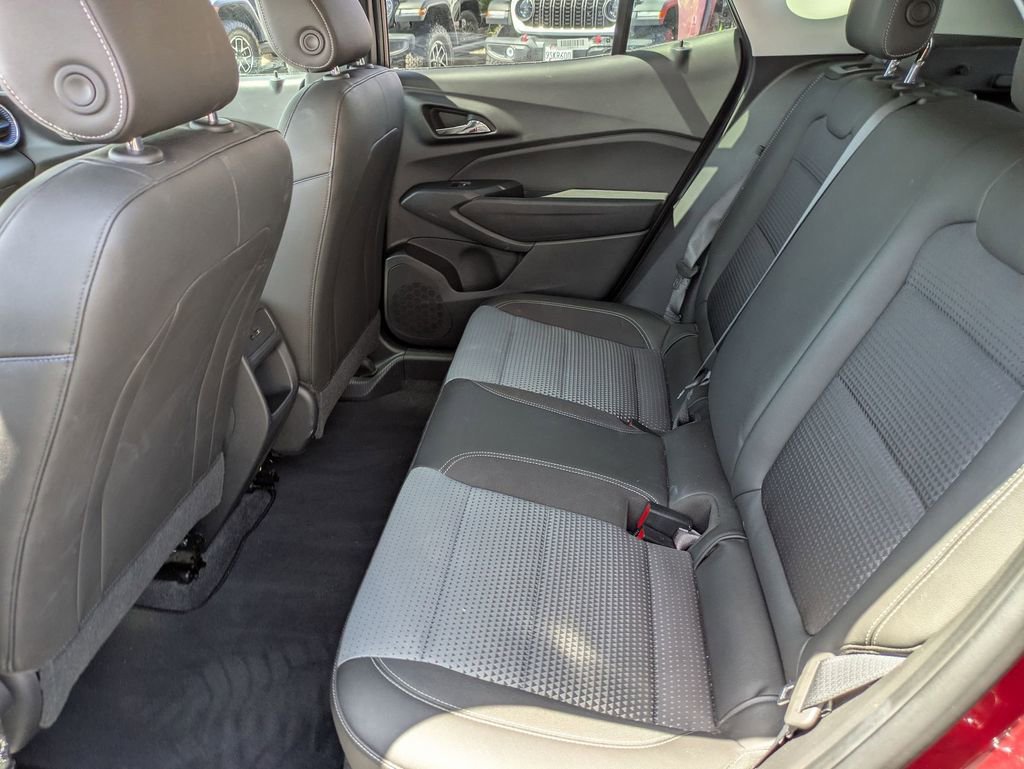 Used 2025 Chevrolet Trax LT w/ LT Convenience Package image 27