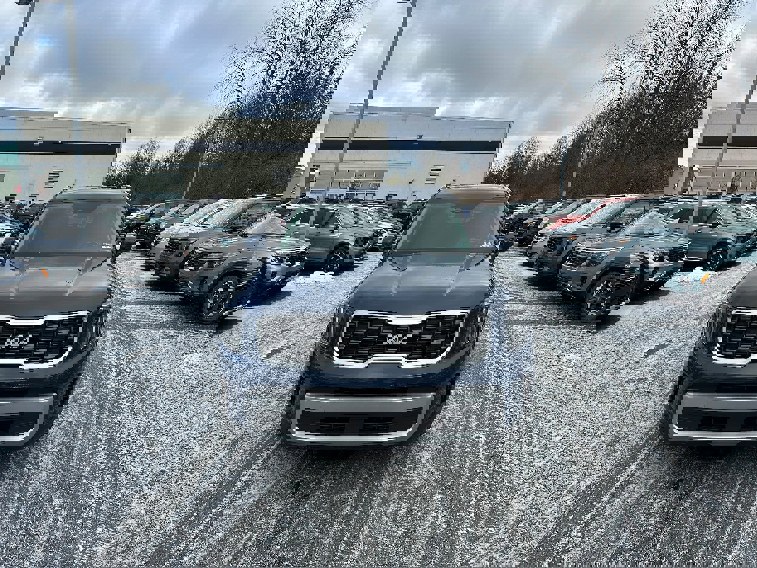 Used 2023 Kia Telluride S image 2