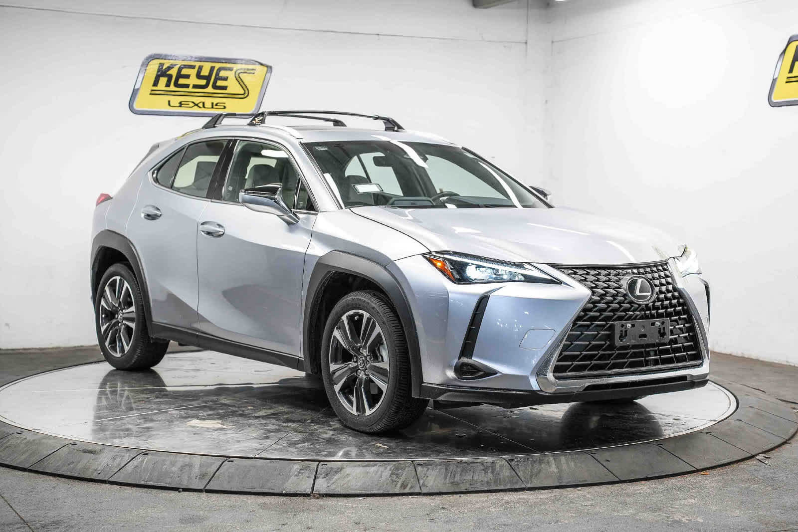 Used 2025 Lexus UX 300h FWD w/ Accessory Package (Z2) image 8