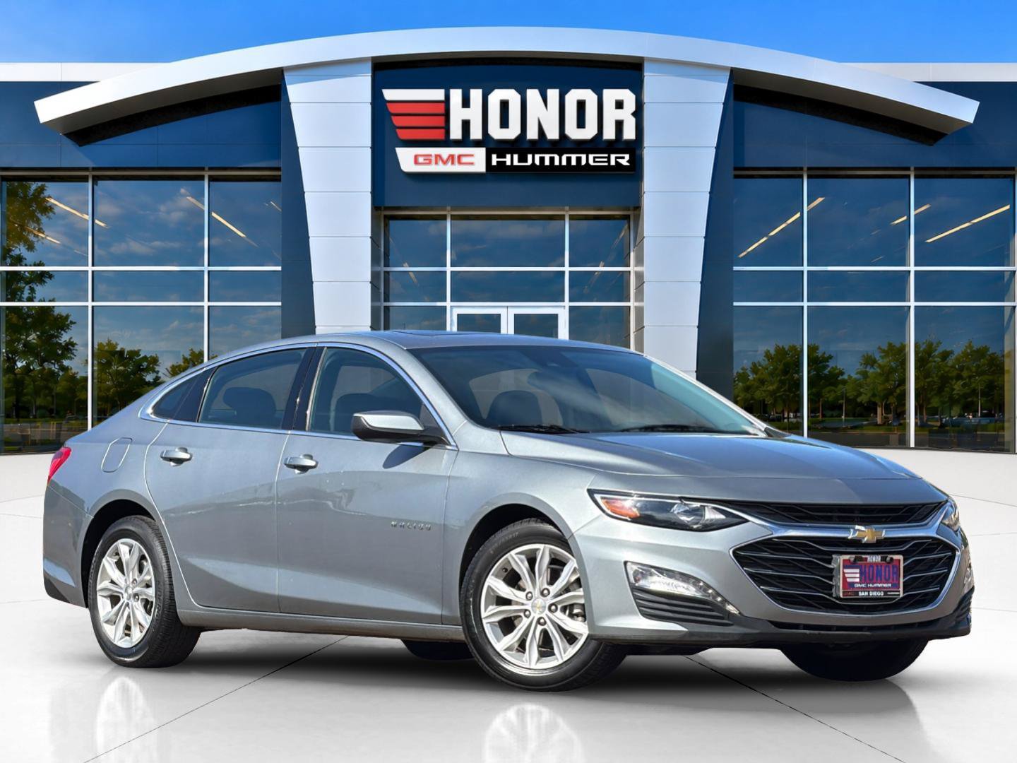 Used 2024 Chevrolet Malibu LT FWD image 2