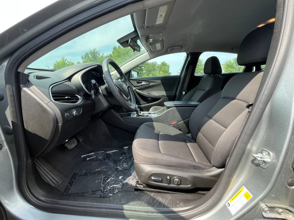 Used 2025 Chevrolet Malibu LT FWD image 9