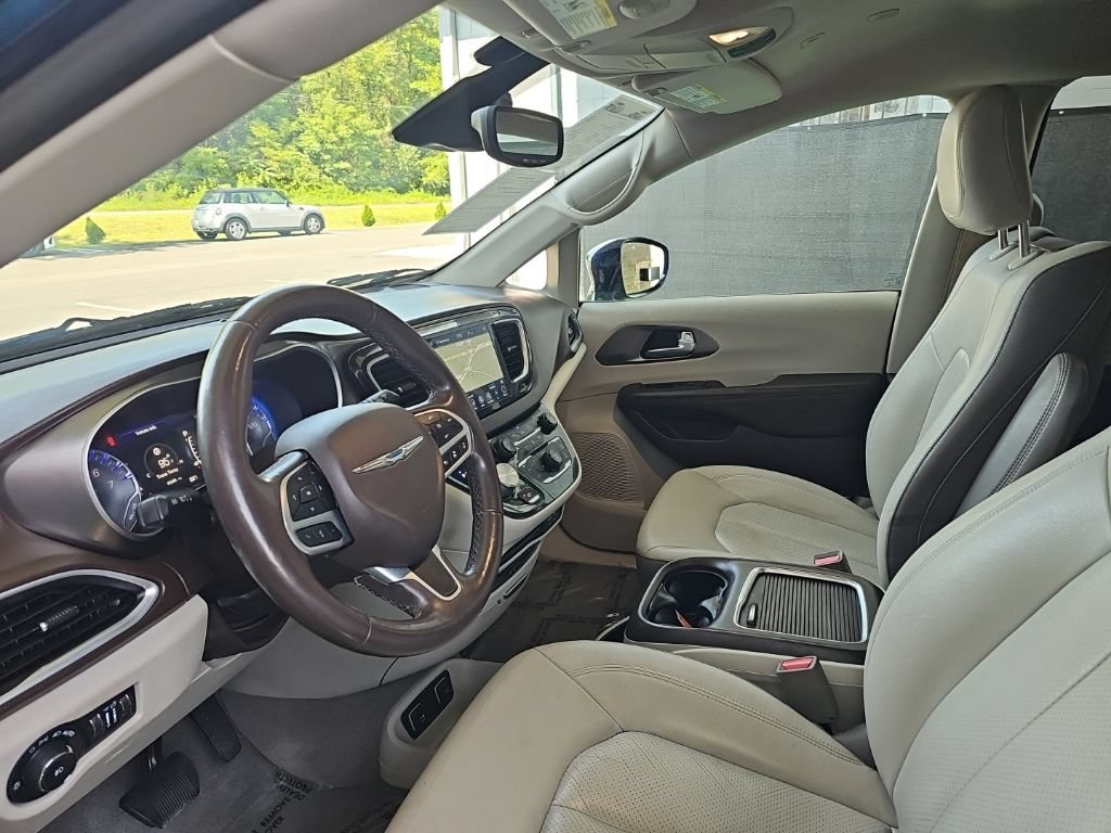Used 2018 Chrysler Pacifica Touring-L Plus w/ Advanced Safetytec Group FWD image 37