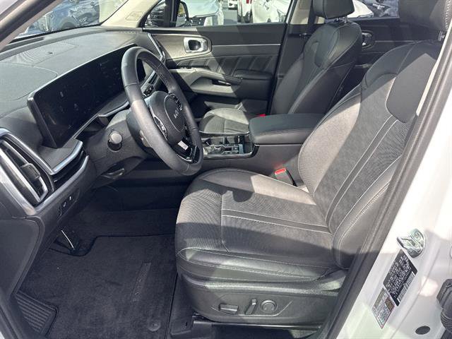 Certified 2025 Kia Sorento SX AWD/4WD image 9