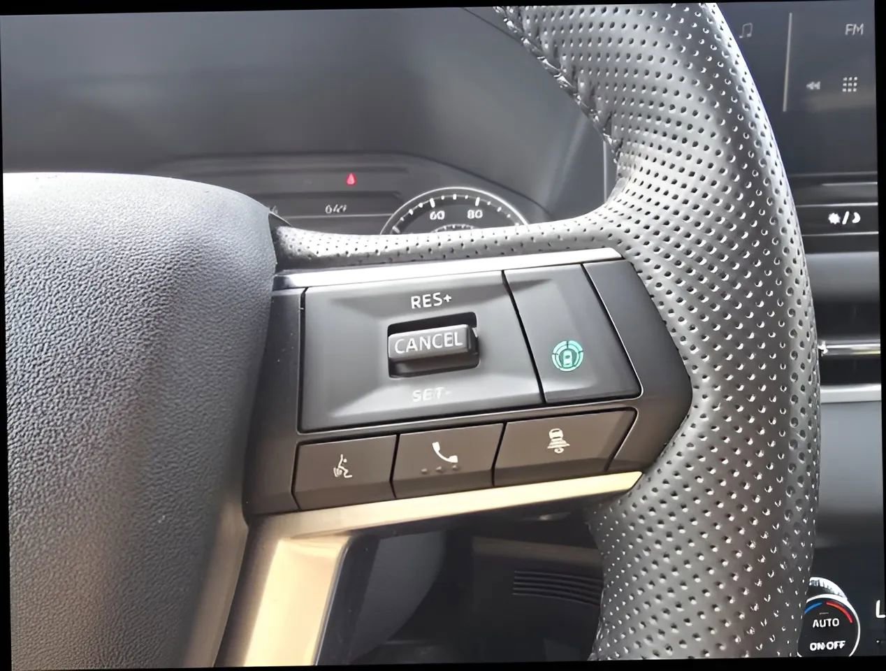 Used 2025 Mitsubishi Outlander SE image 26