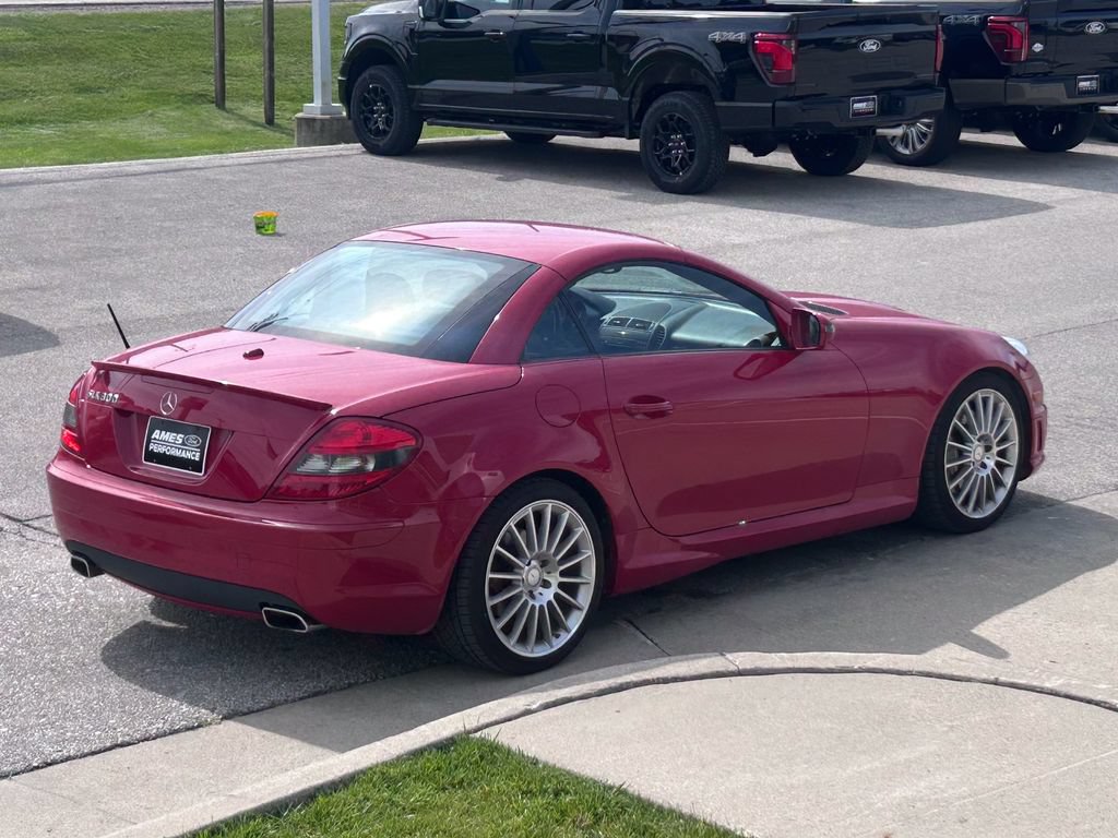 Used 2011 Mercedes-Benz SLK 300 image 8