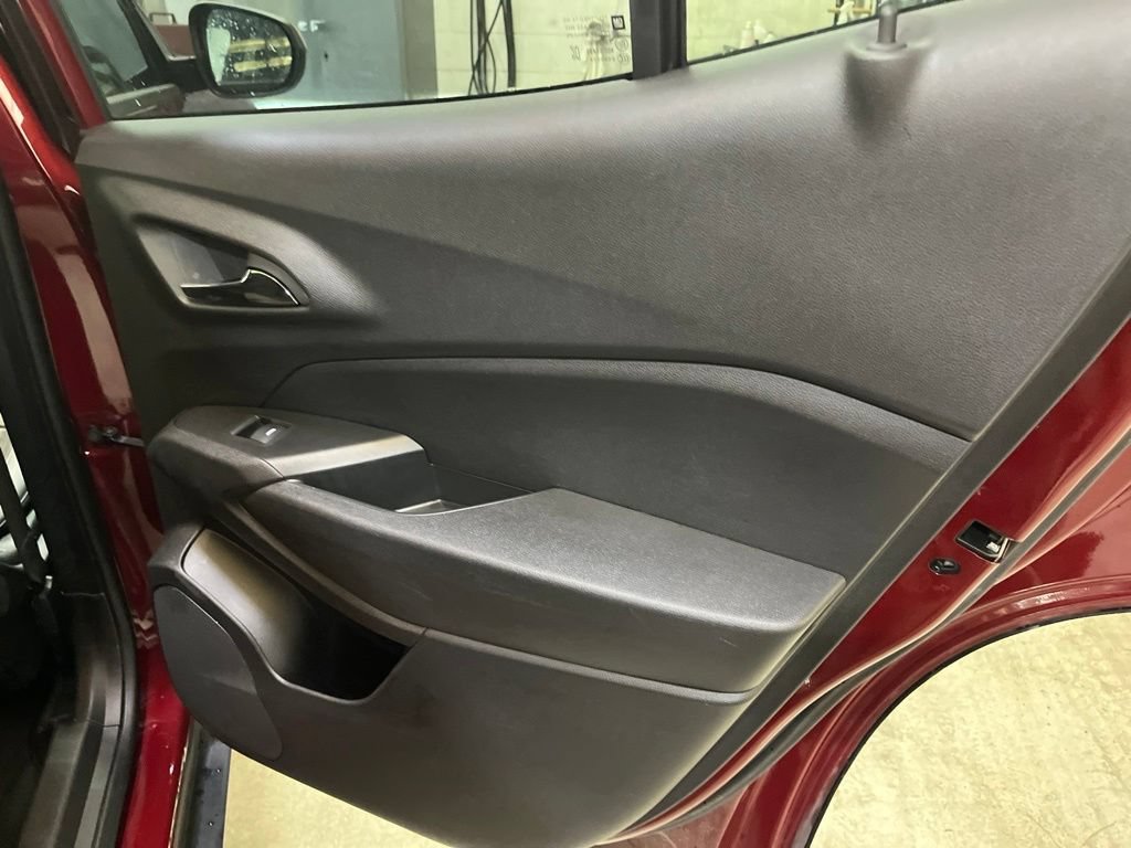 Used 2025 Chevrolet Trax LT w/ LT Convenience Package FWD image 25
